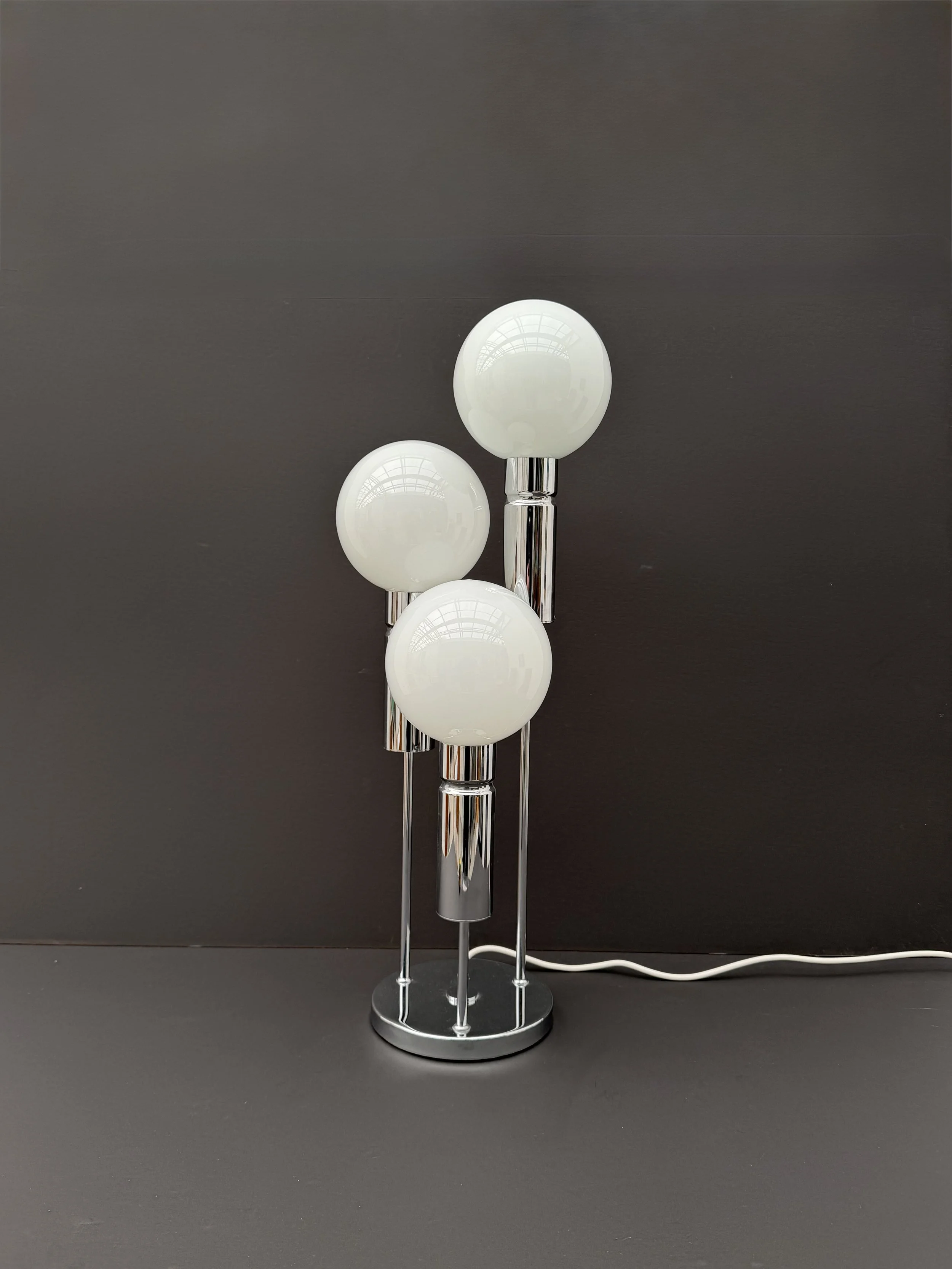 Lampe en opaline et chrome, Italie 1970