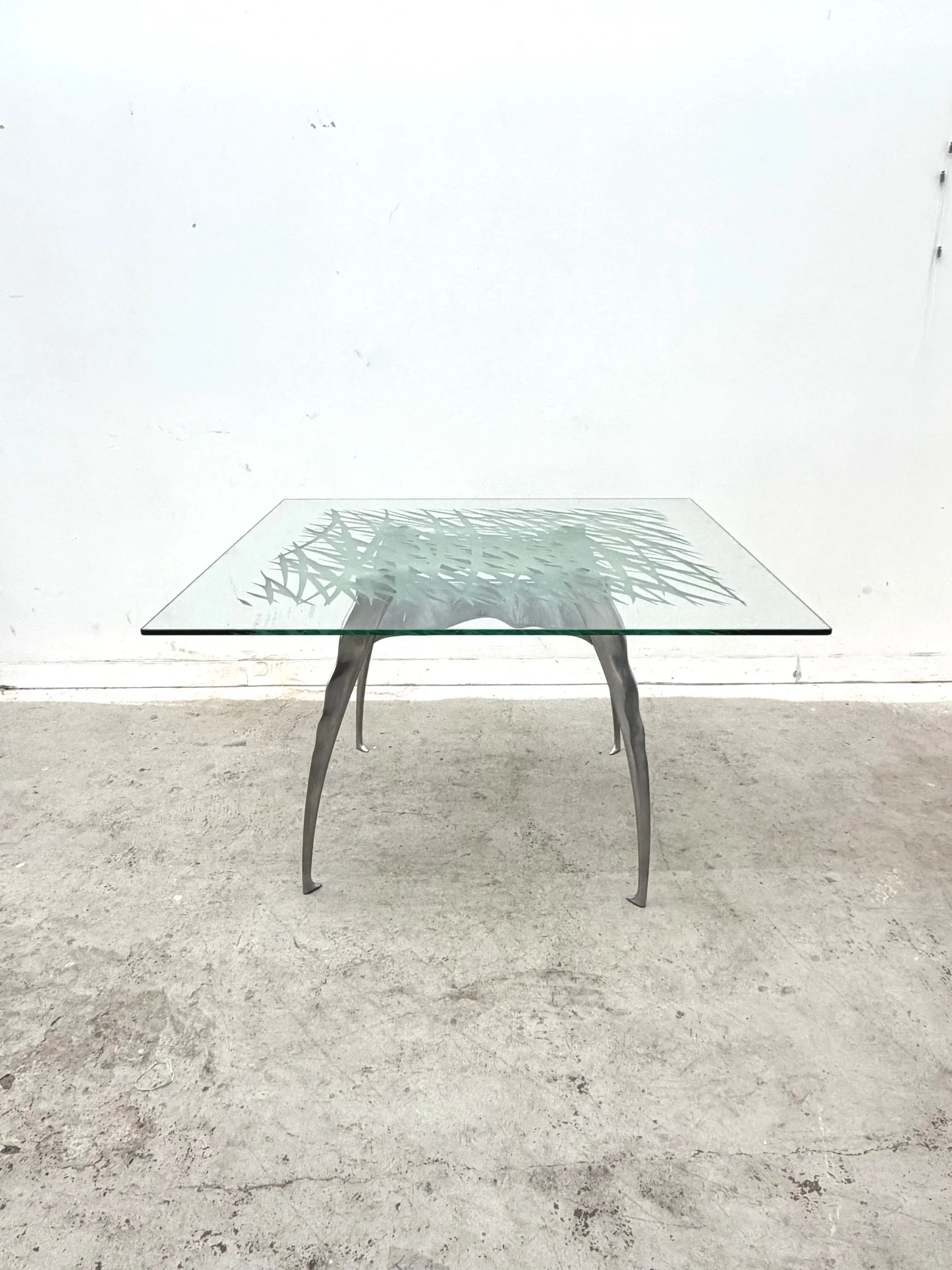 Table a manger de Bernard DEQUET pour PROTIS FRANCE DESIGN en fonte aluminium et cuir, France 1980