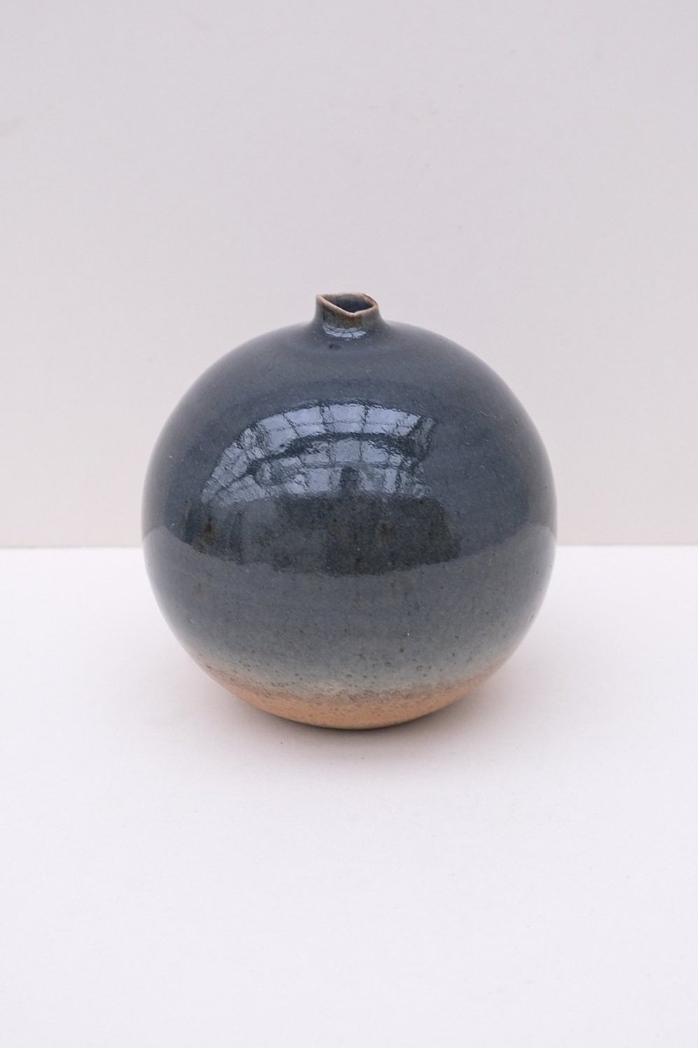 Vase en céramique signé