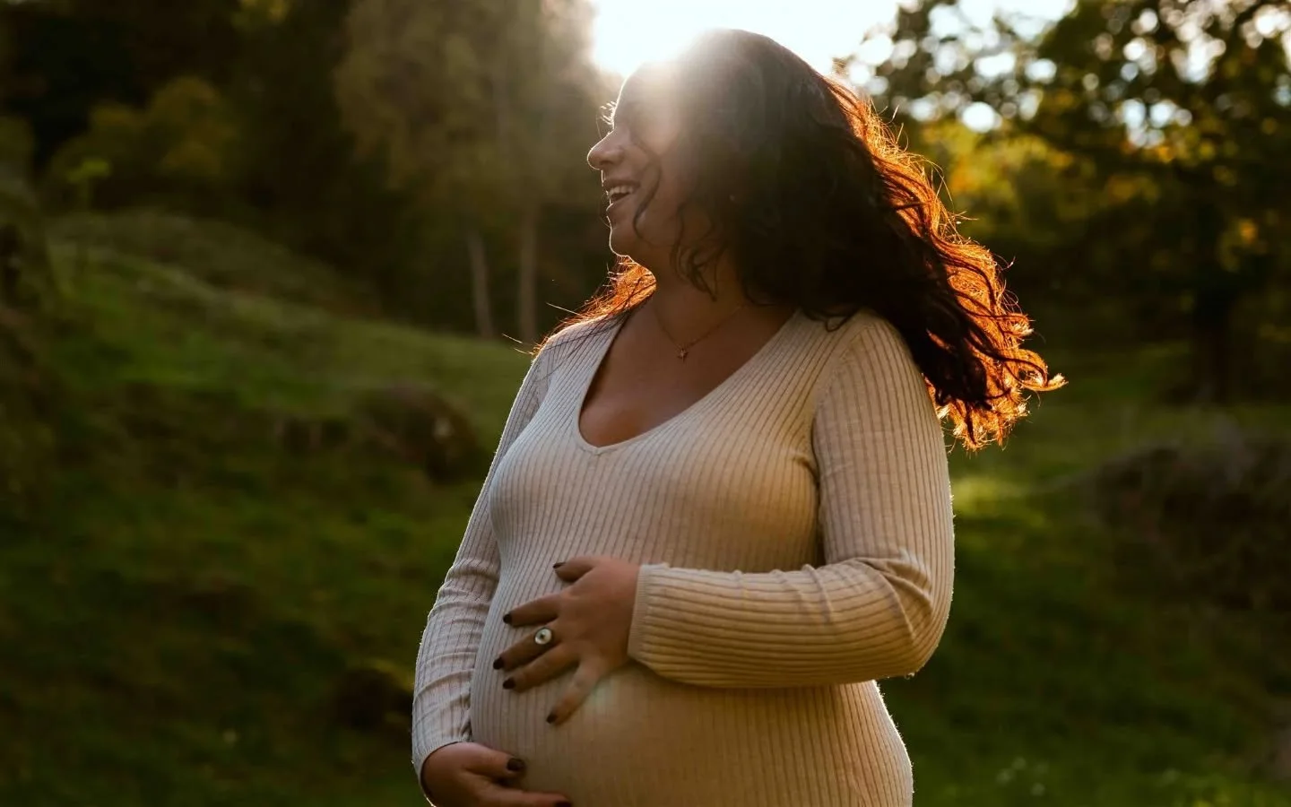 Comme beaucoup de future maman, Manon avait un peu peur de poser (c'est m&ecirc;me ce qui la freinait &agrave; faire une s&eacute;ance)

Je vous laisse lire son beau retour de s&eacute;ance photo de grossesse en pleine nature qui parle de lui m&ecirc