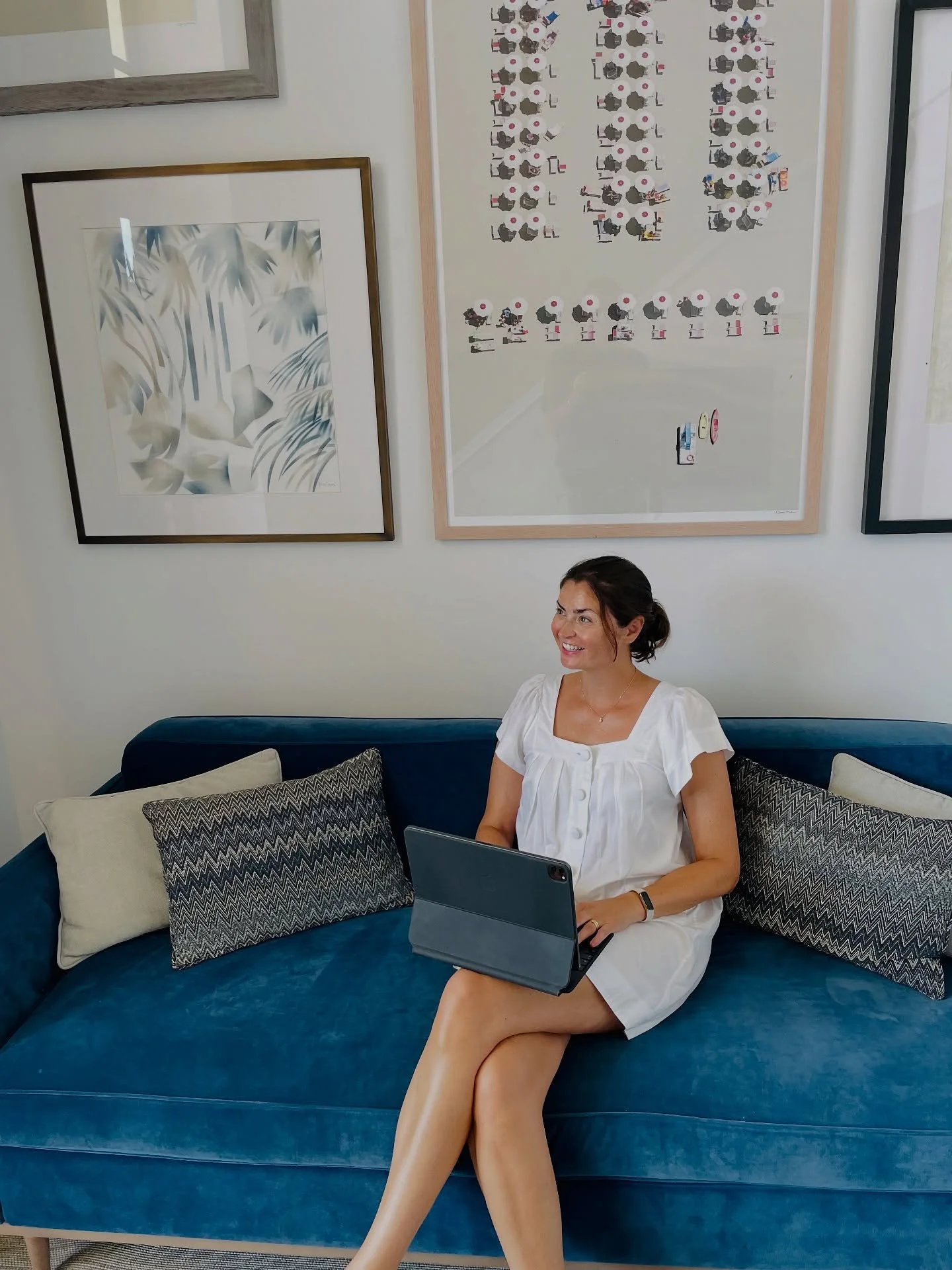 Have you ever walked into a meeting confident in your expertise… but left questioning whether your voice even mattered?
Early in my career as a Big-4 consultant, I often worked late into the night. I thought saying yes to everything would pro