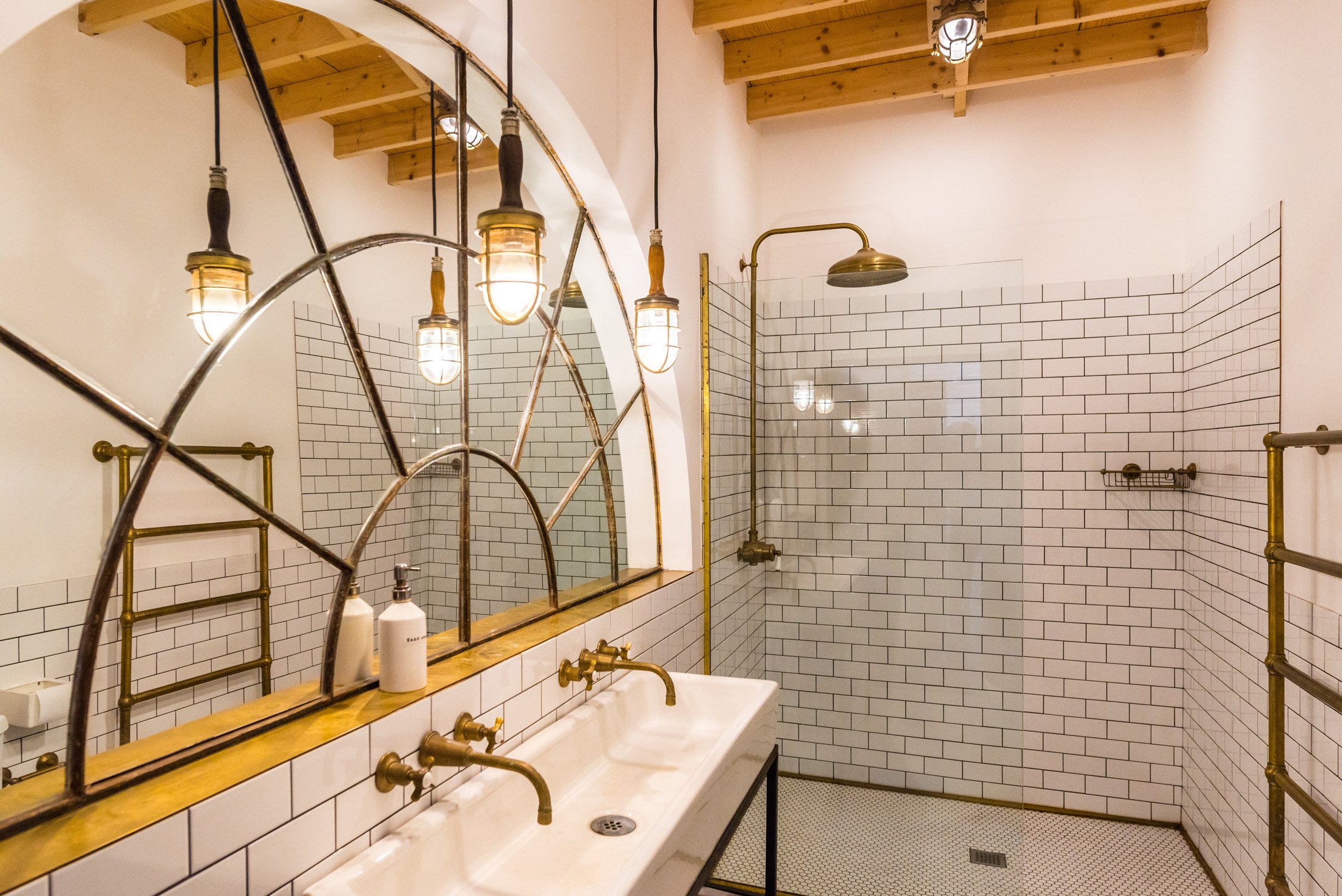 17. BATHROOM.jpg