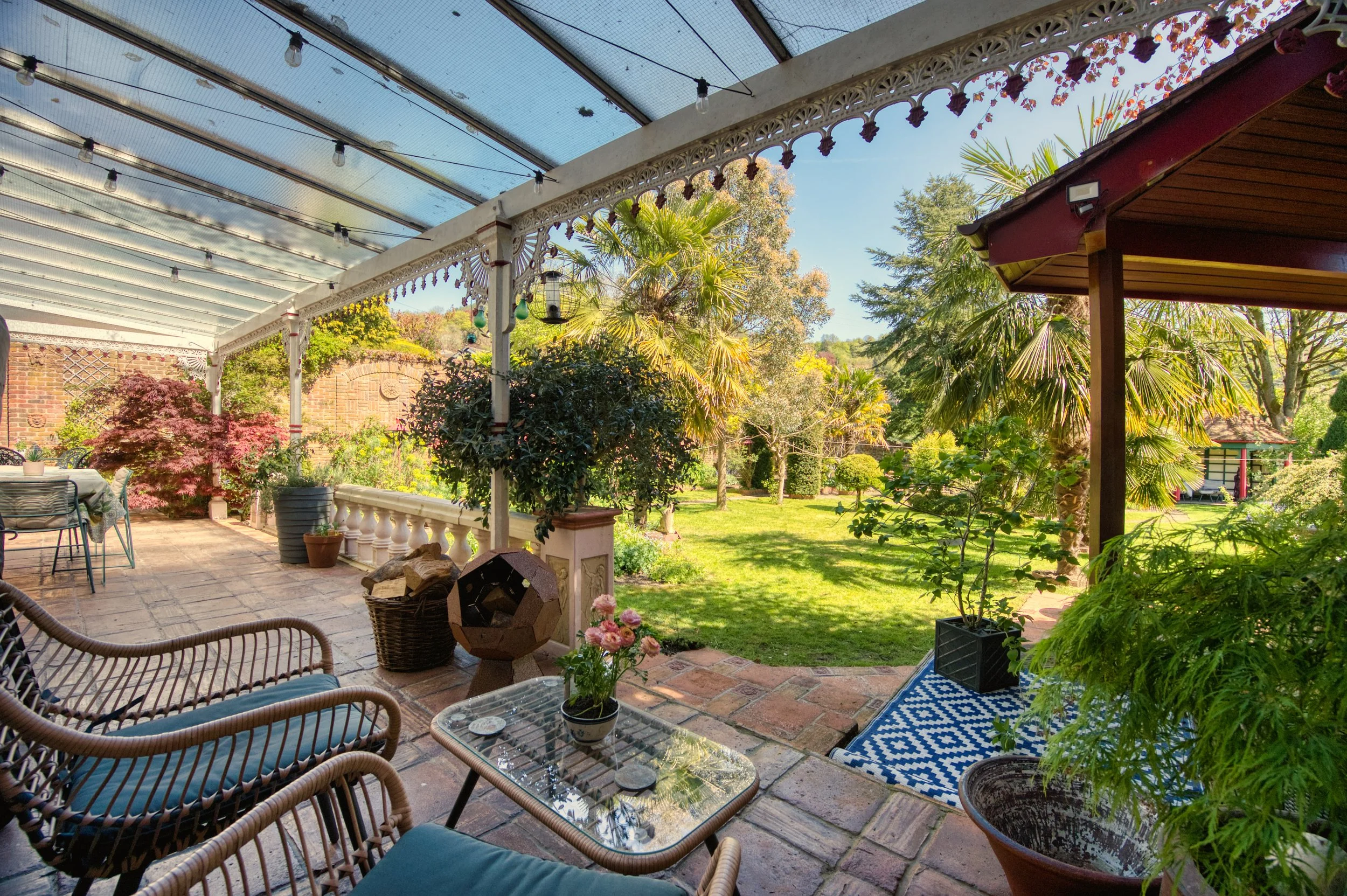 Veranda to garden.jpg