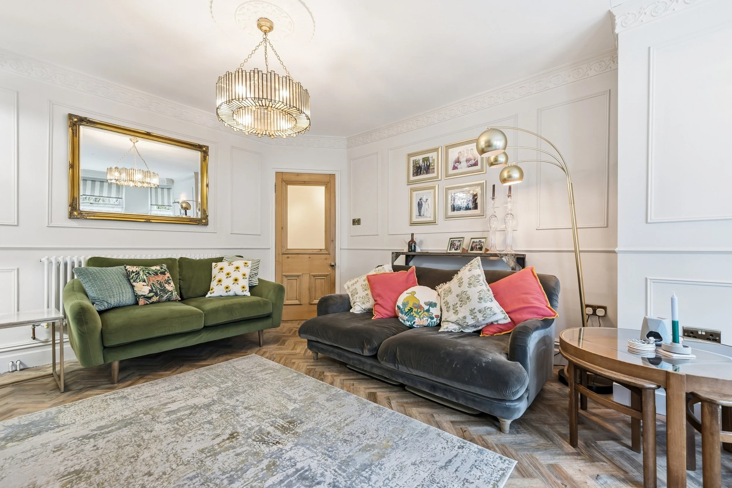 Sitting Room - seating and ceiling rose.jpg