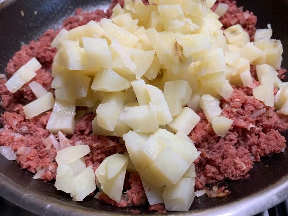 Easy Ground Beef Potato Hash Recipe 2024 AtOnce