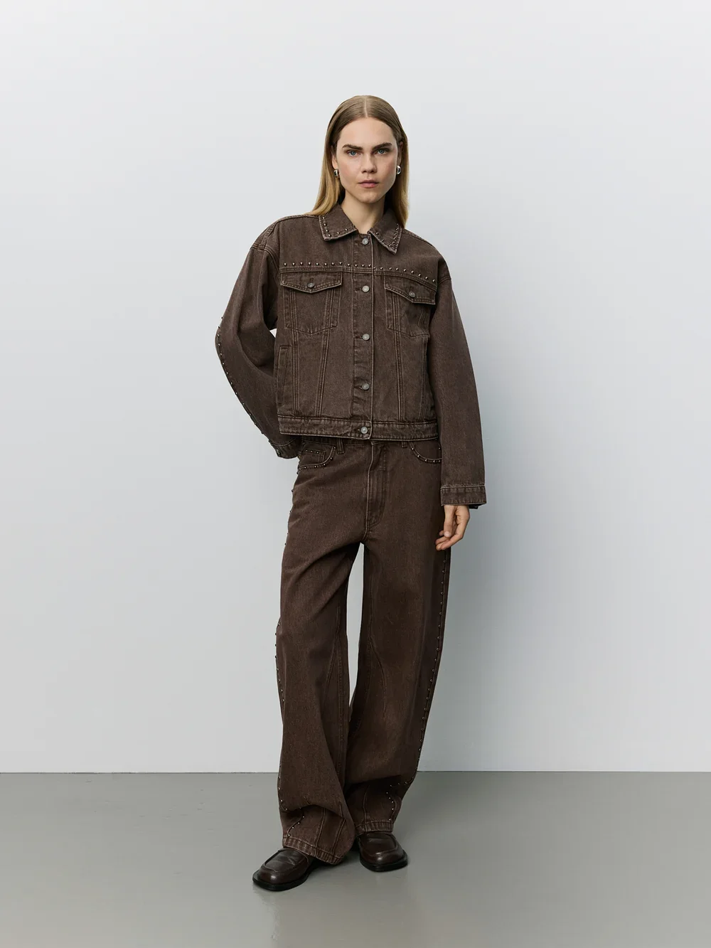AUDRISW_DENIMJAKKE-Jakke-S263175-9099_Middle_Brown-1.jpg.webp