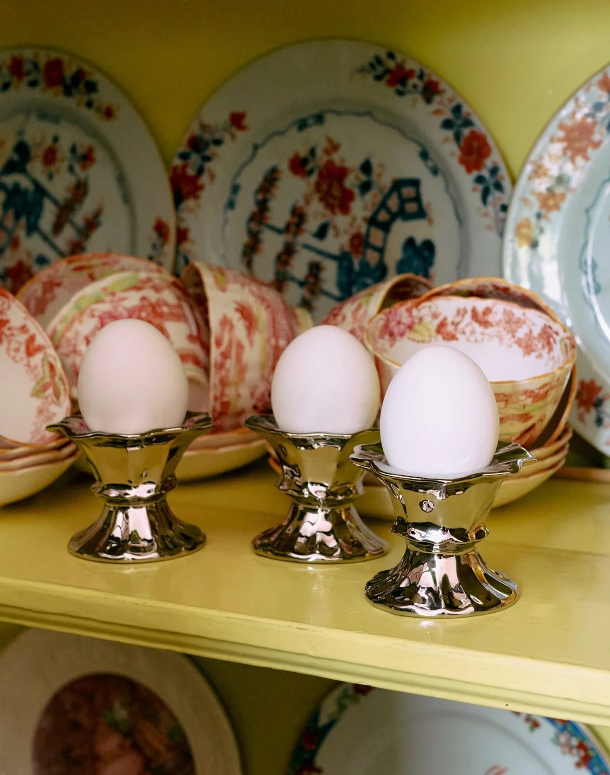 Let’s make the end of this year extra shinny. 
#hkliving #hklivingclassics #shinny #chrome #trending #interior #holidays #oostduinkerke #oostduinkerkeaanzee