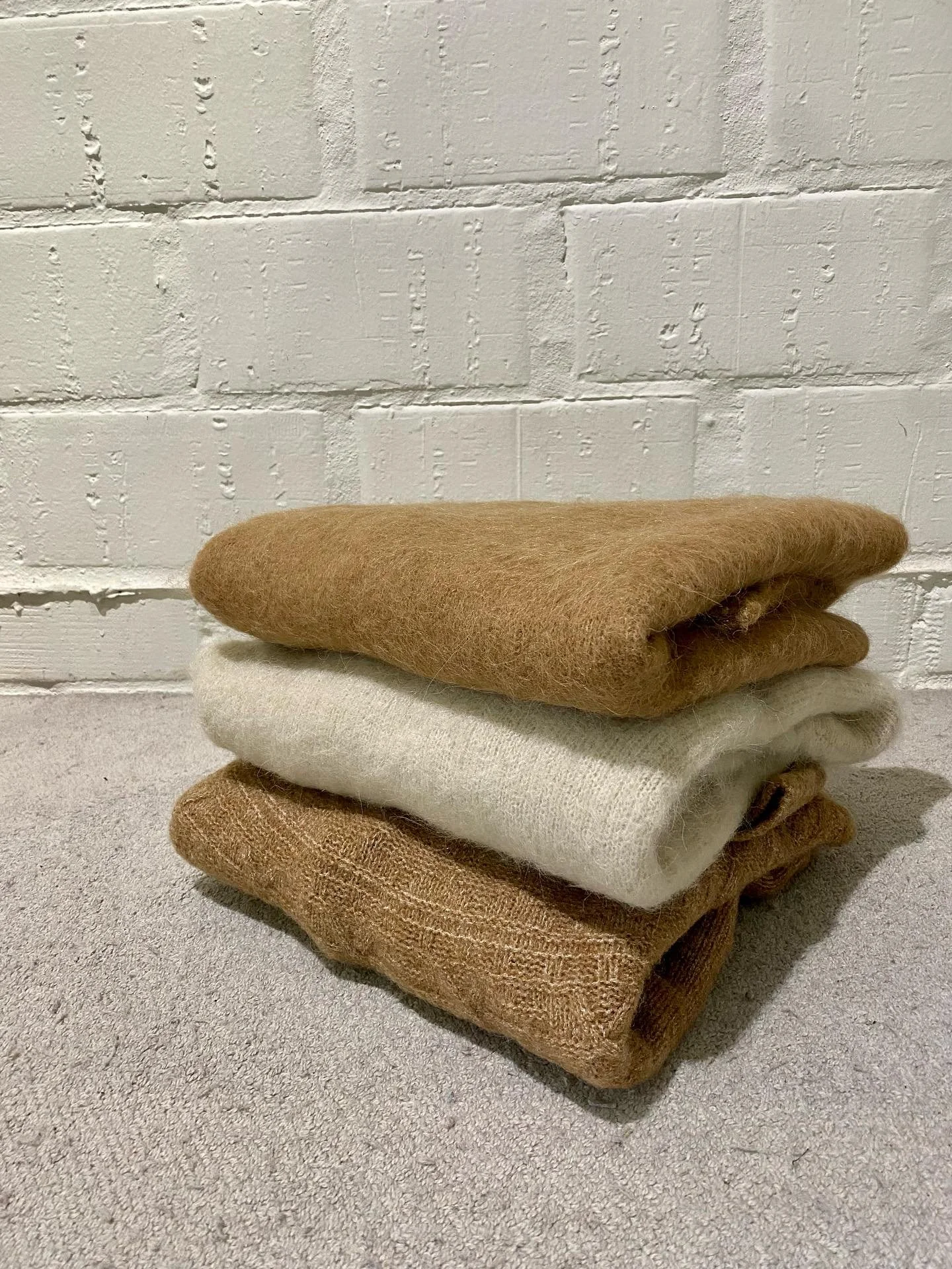 🍂Pullovers in alpacawol — zacht, warm en duurzaam.
Gemaakt van verantwoord textiel en organic materialen, milieuvriendelijk geproduceerd.
Perfect om cozy de herfst in te gaan. 🤎🧶 
.
#alpacawol#duurzaamemode #organicfashion #milieuvriendelijk