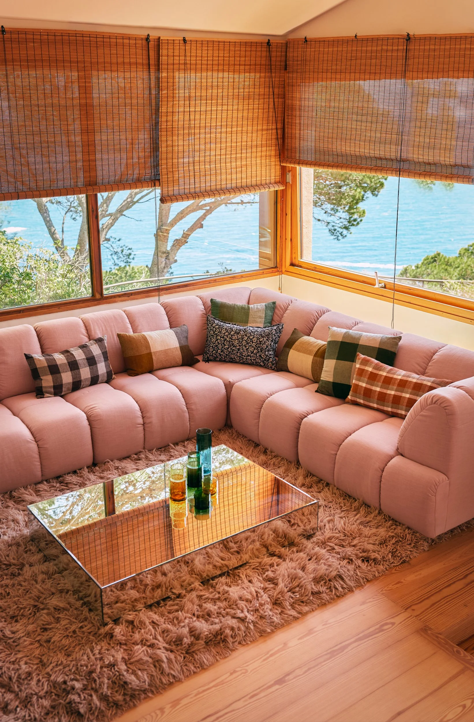 Wonen aan zee: de geheimen van een tijdloos vakantie-interieur (en waar je de beste stukken vindt)
