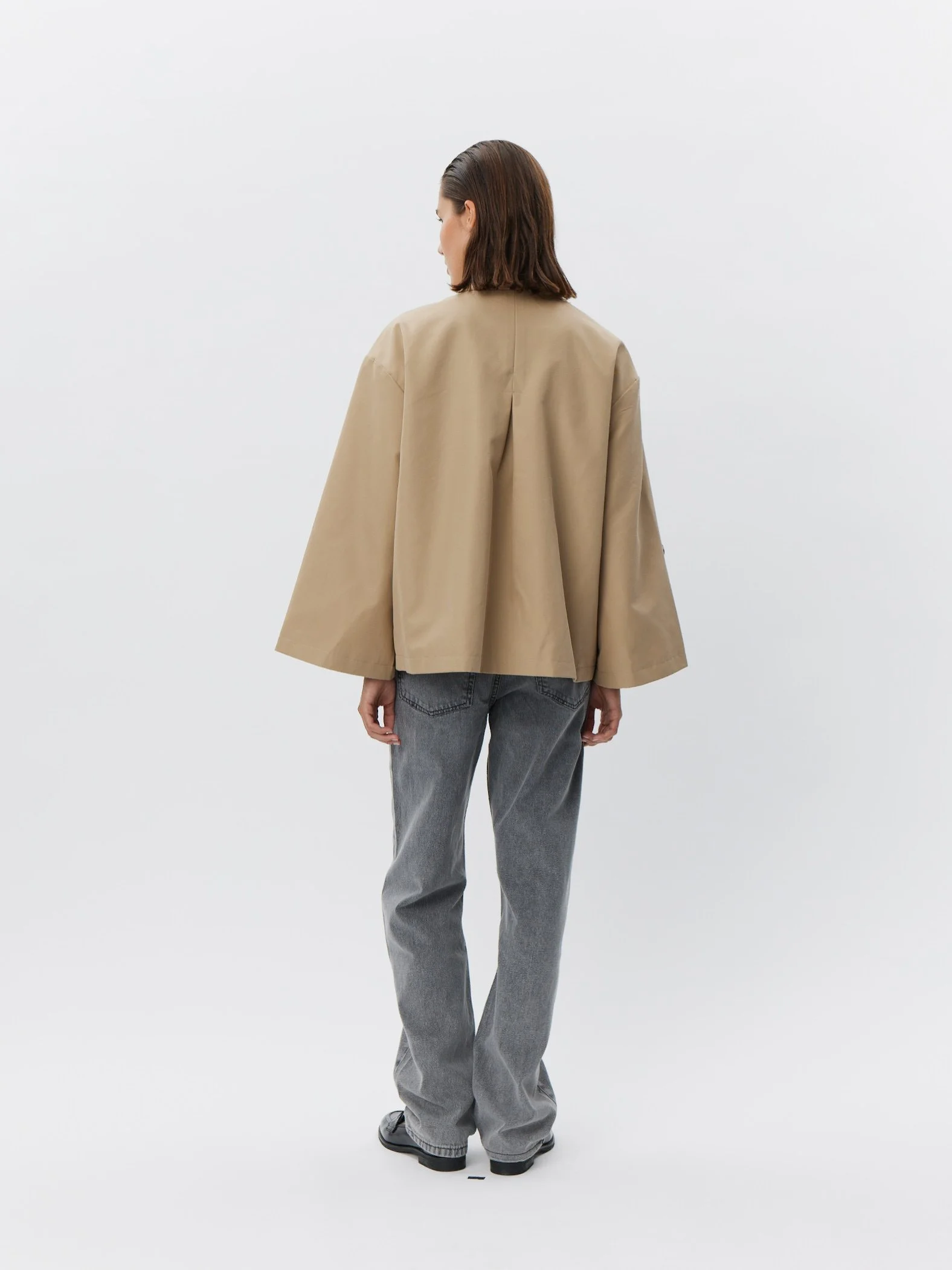 Achterzijde van de Agathasw jacket jas van merk Sofie Schnoor.