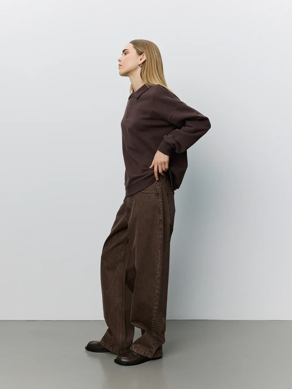 LUMESW_POLO_SWEATSHIRT-T-shirt_lang_aermet-S263450-7080_Dark_brown-2.jpg.webp