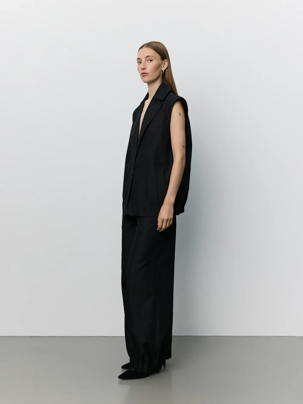 LANEASW_VEST-Vest-S263277-1000_Black-2.jpg.webp