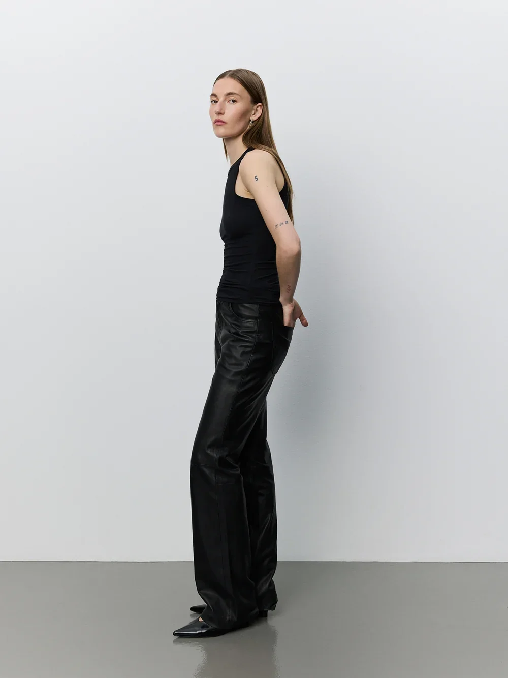 JULLIESW_TOP-Top-SNOS215-1000_Black-2_96037ed8-1caf-4dd4-981d-74531746b0cc.jpg.webp