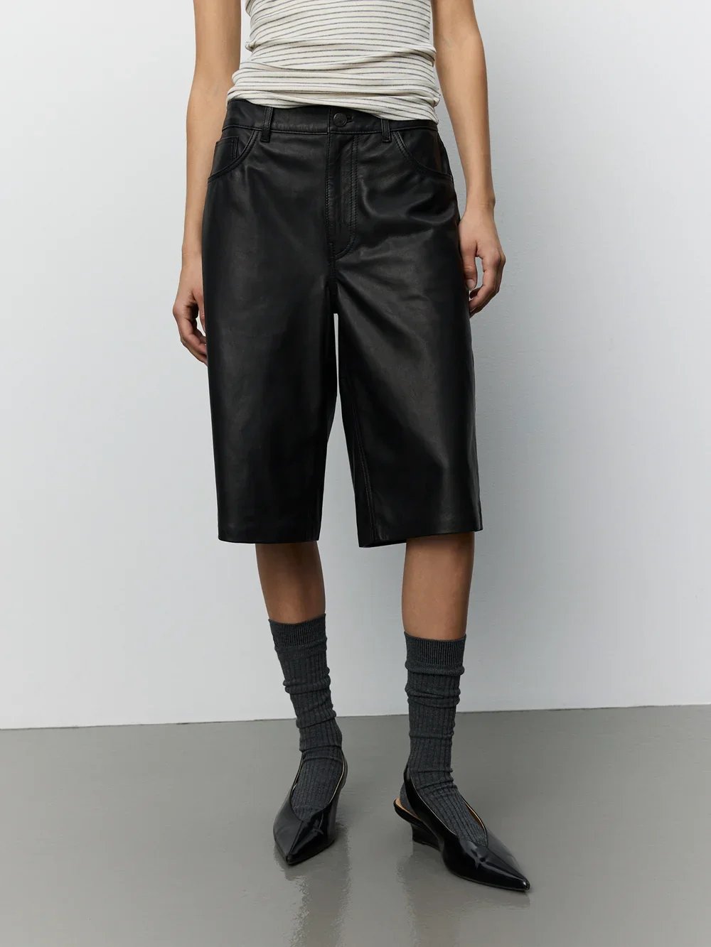 VOKESW_LAEDER_SHORTS-Shorts-SNOS471-1000_Black-4.jpg.webp