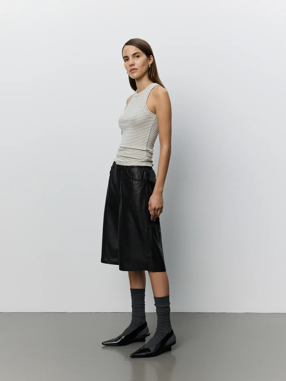 VOKESW_LAEDER_SHORTS-Shorts-SNOS471-1000_Black-2.jpg.webp