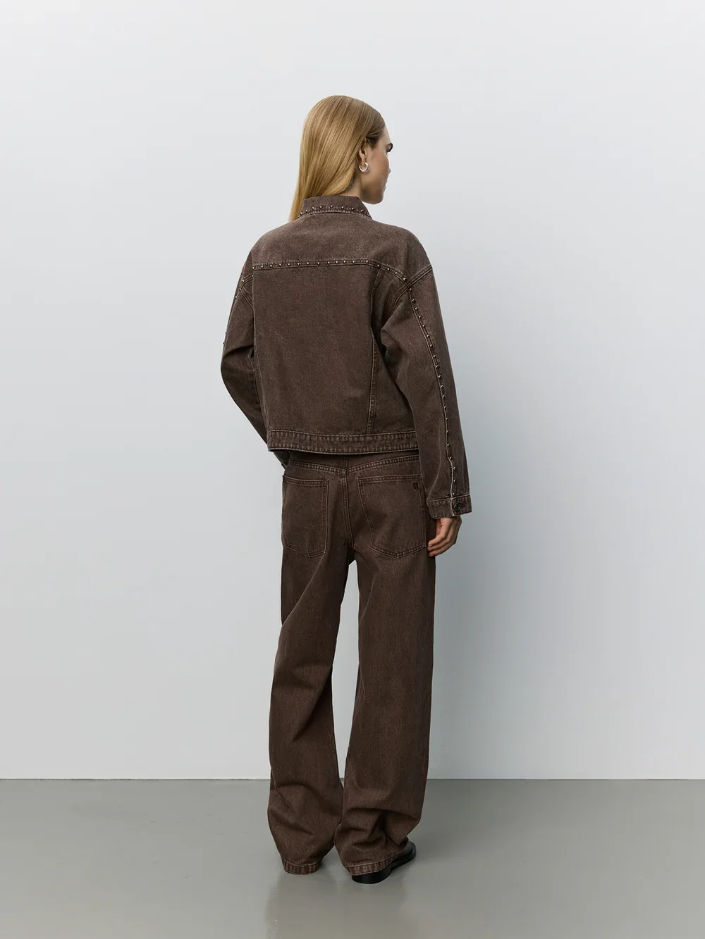 AUDRISW_DENIMJAKKE-Jakke-S263175-9099_Middle_Brown-3.jpg.webp