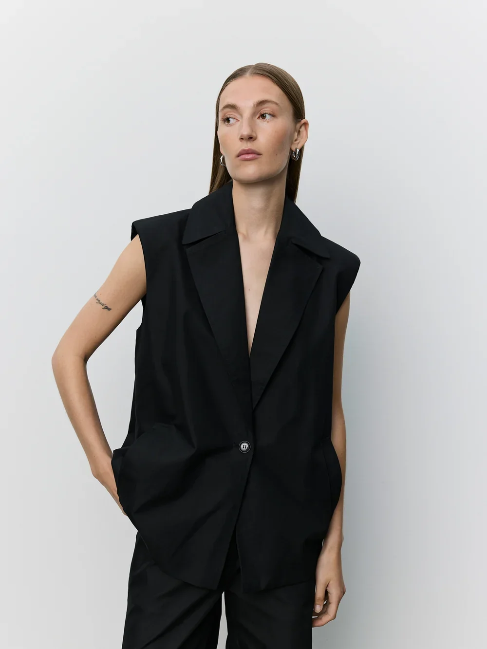 LANEASW_VEST-Vest-S263277-1000_Black-4.jpg.webp