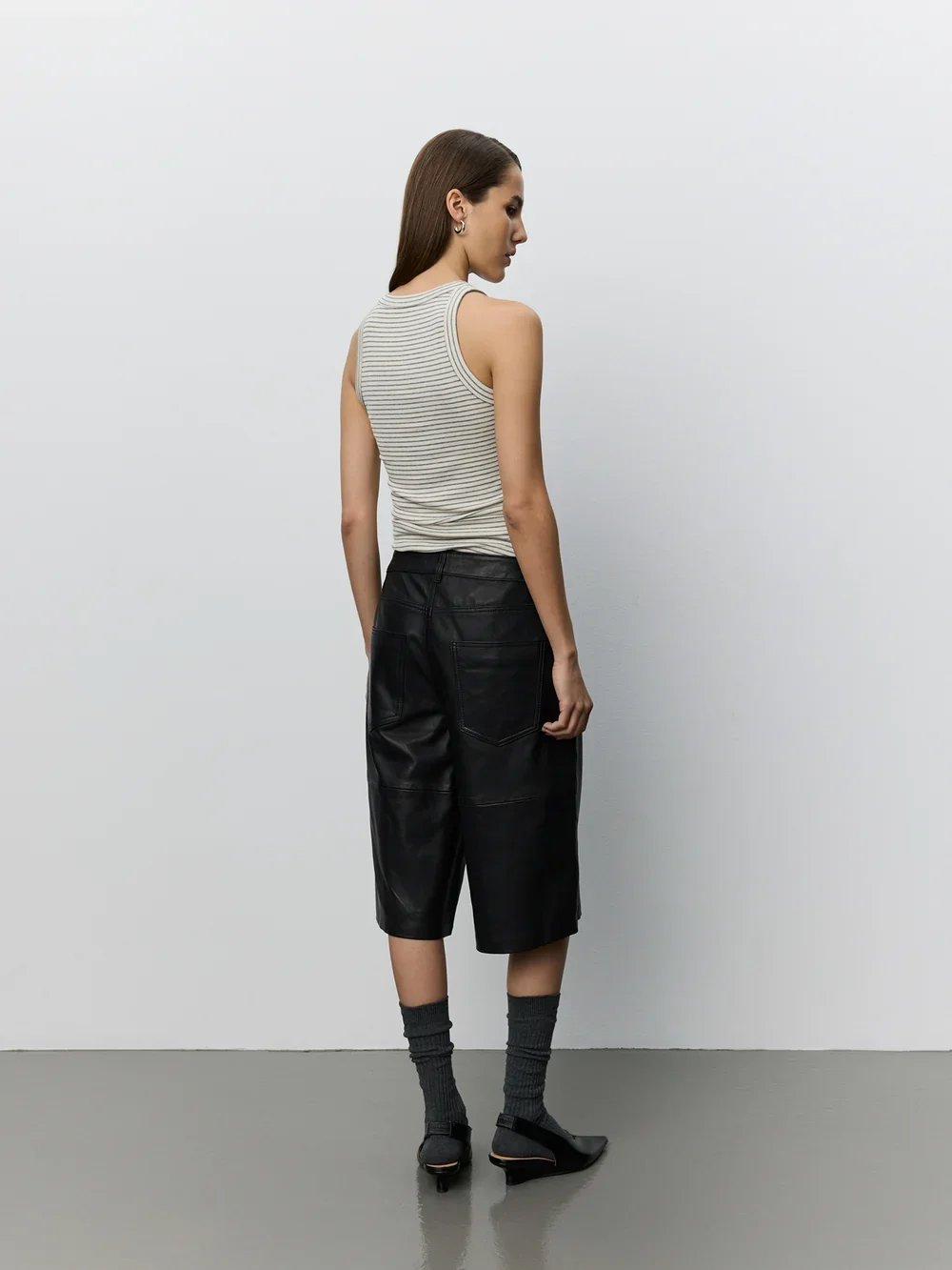 VOKESW_LAEDER_SHORTS-Shorts-SNOS471-1000_Black-3.jpg.webp