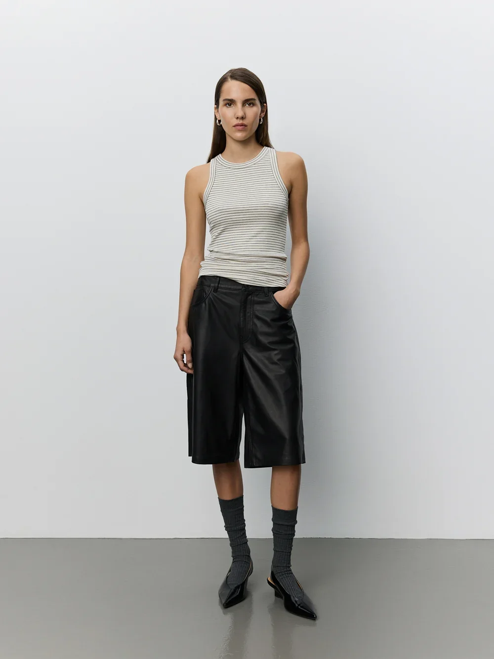 VOKESW_LAEDER_SHORTS-Shorts-SNOS471-1000_Black-1.jpg.webp