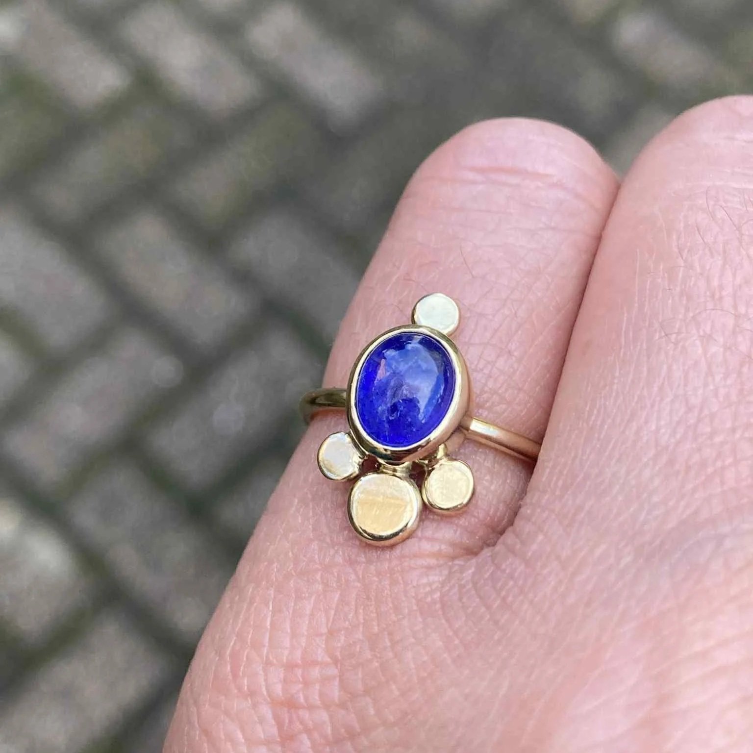 tanzanite+18ct+gold+oval+abstract+portal+ring.jpg