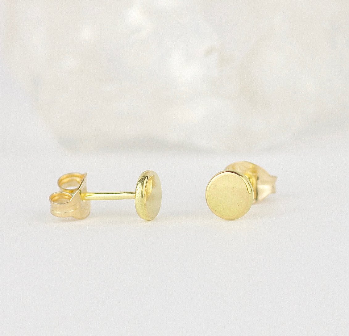 18ct+yellow+gold+little+flat+stud+earrings+5.jpg