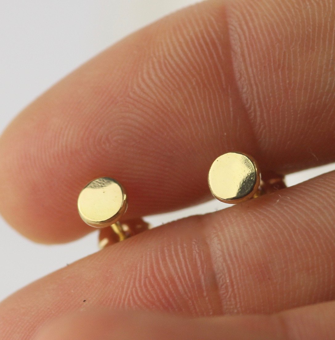 18ct+yellow+gold+little+flat+stud+earrings+6.jpg