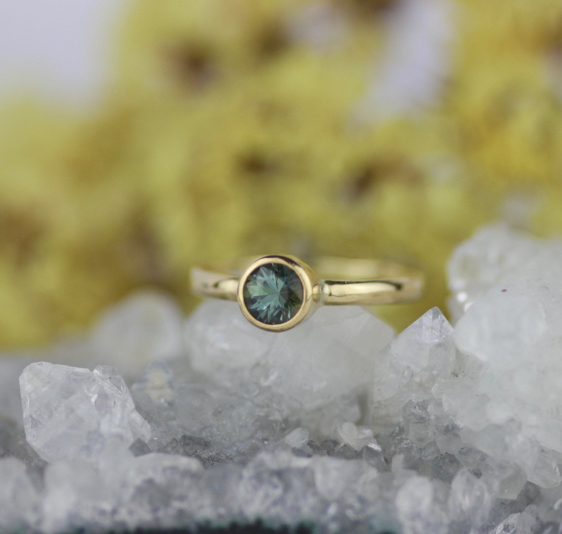18ct+gold+sapphire+engagement+ring+7.jpg