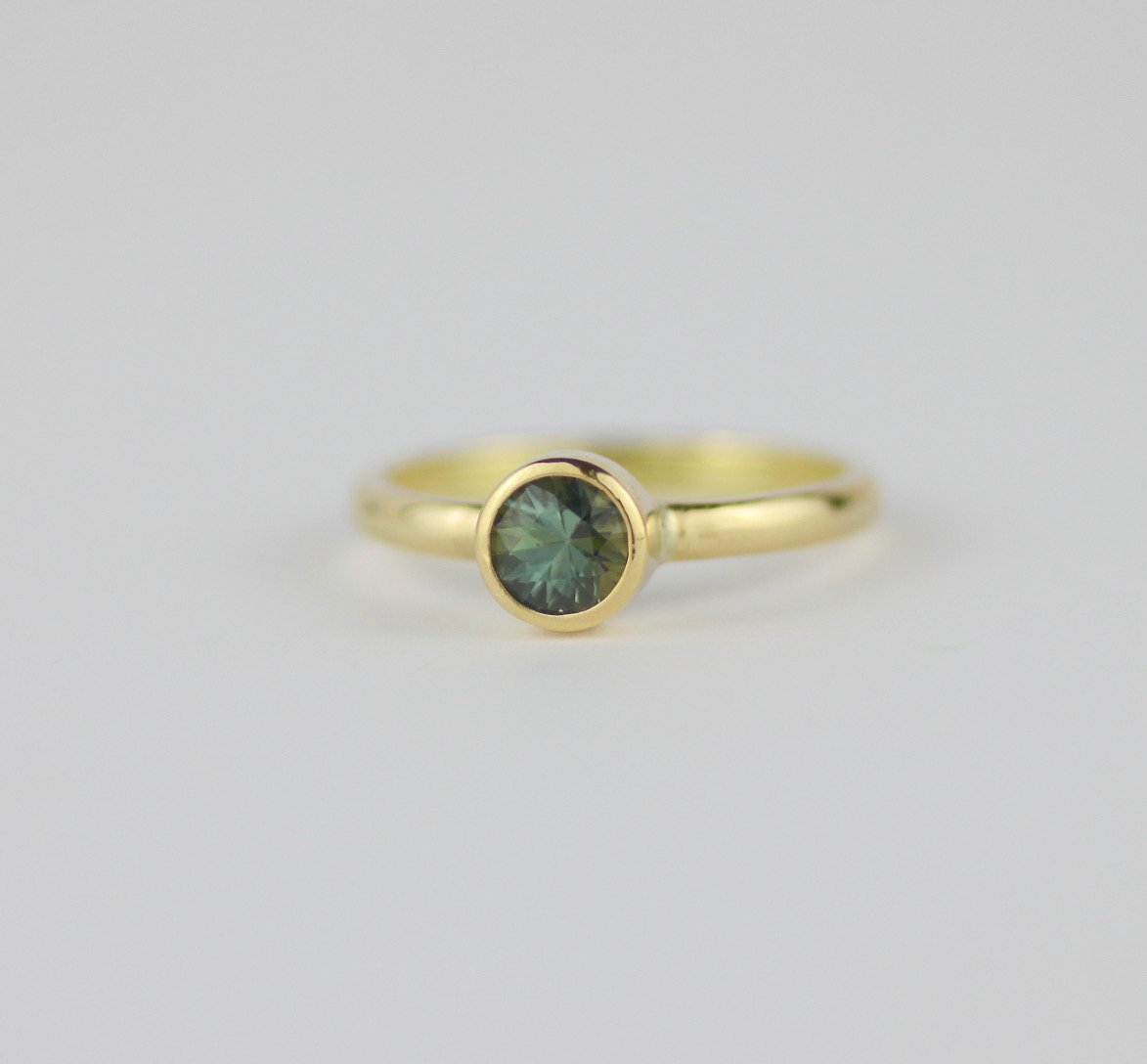 18ct+gold+sapphire+engagement+ring+4.jpg