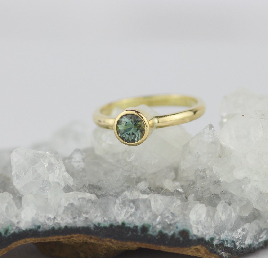 18ct+gold+sapphire+engagement+ring+6.jpg