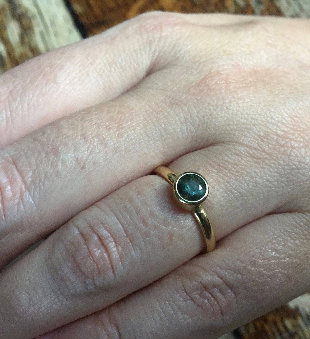 18ct+gold+sapphire+engagement+ring+2.jpg