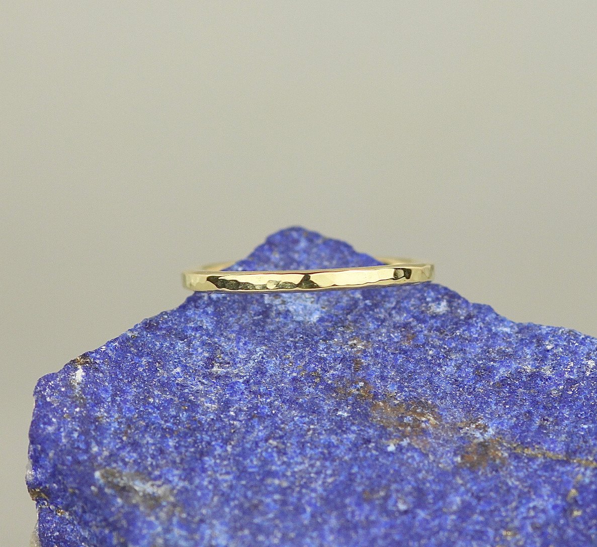 14ct+gold+hammered+wedding+ring+4.jpg