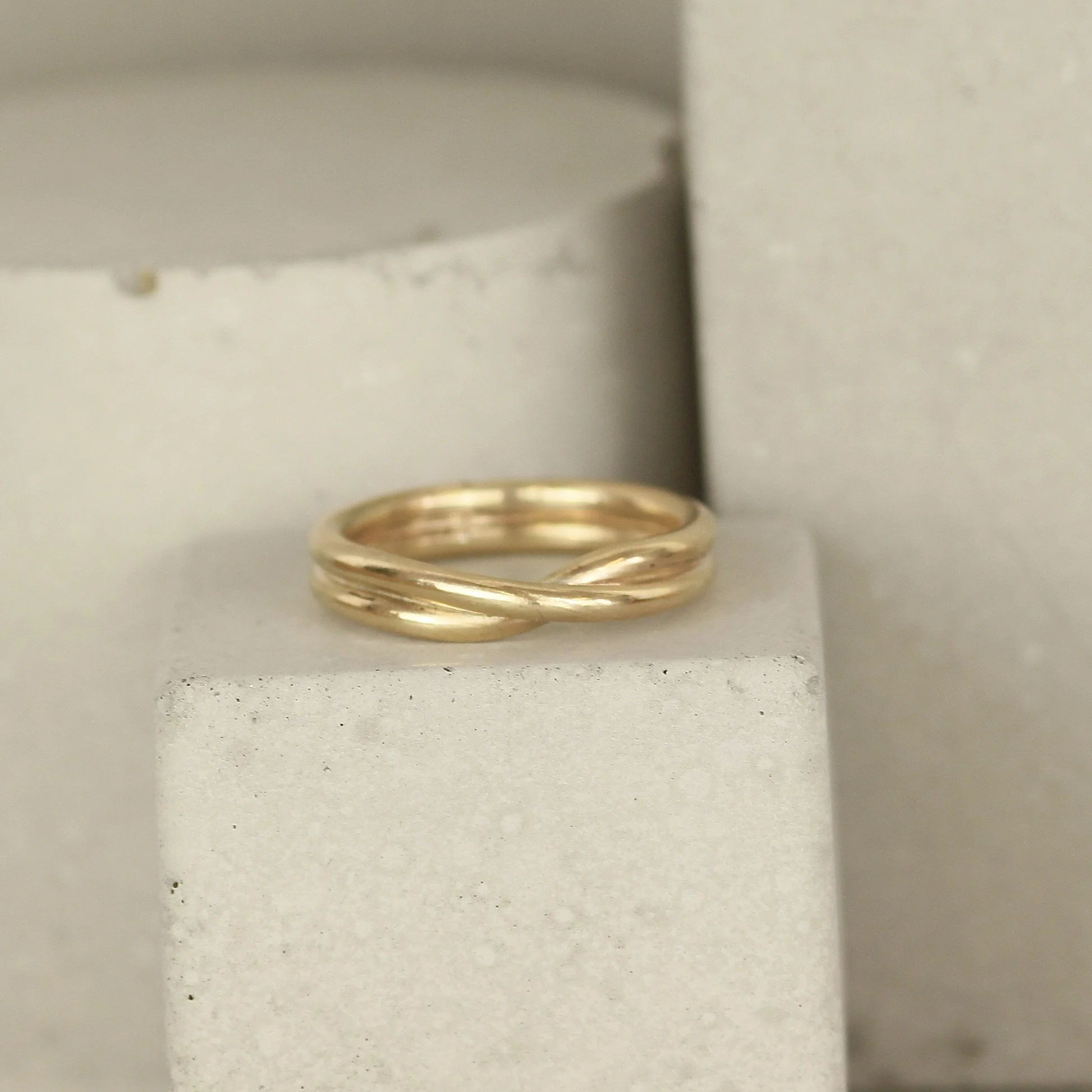 9ct+yellow+gold+wide+twist+ring.JPG