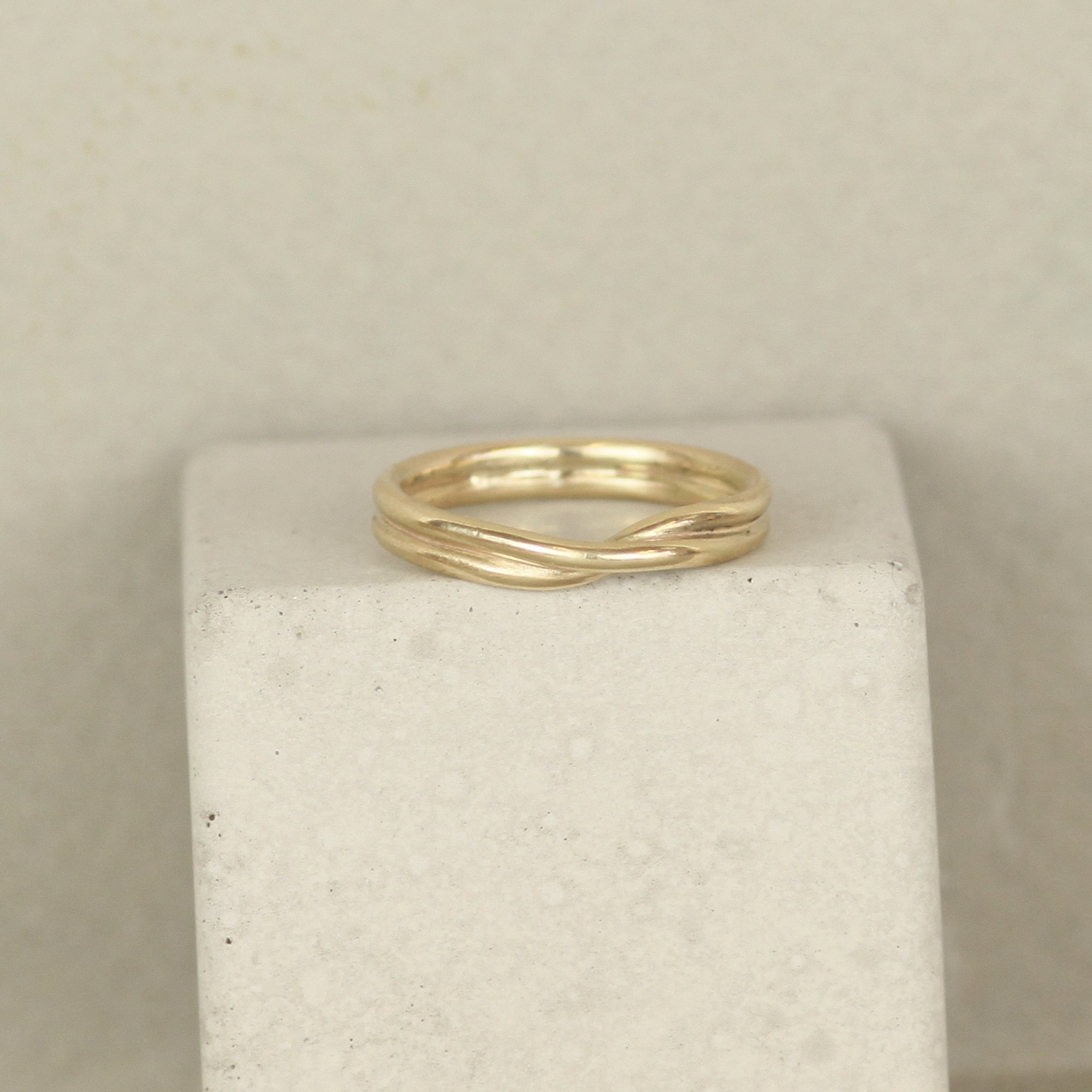 9ct+yellow+gold+slim+entwined+twist+ring.JPG