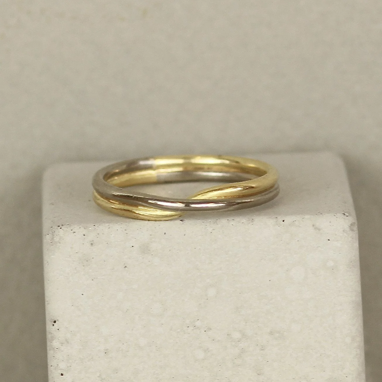 18ct+recycled+yellow+and+white+gold+twist+infinity+ring.JPG