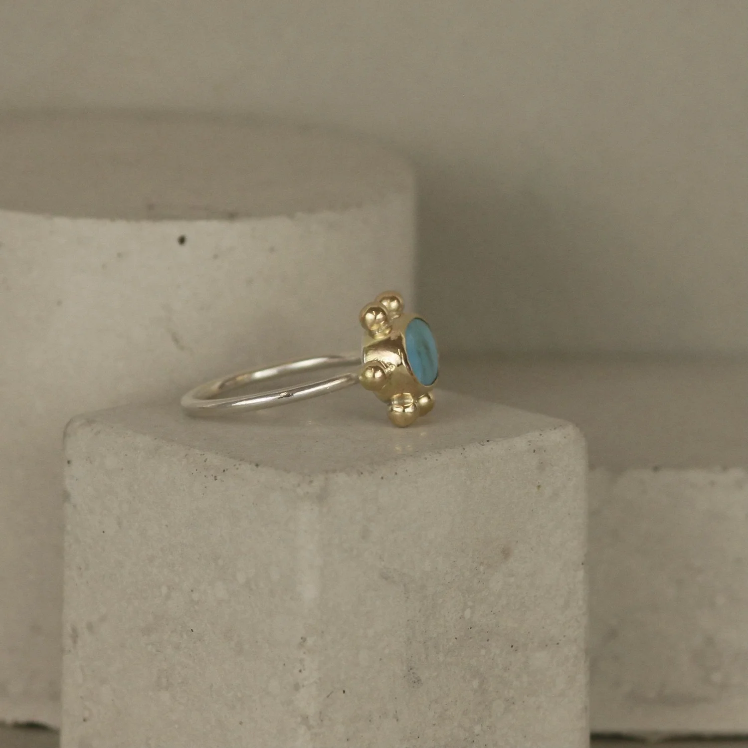 Turquoise studded 9ct yellow gold silver ring.JPG
