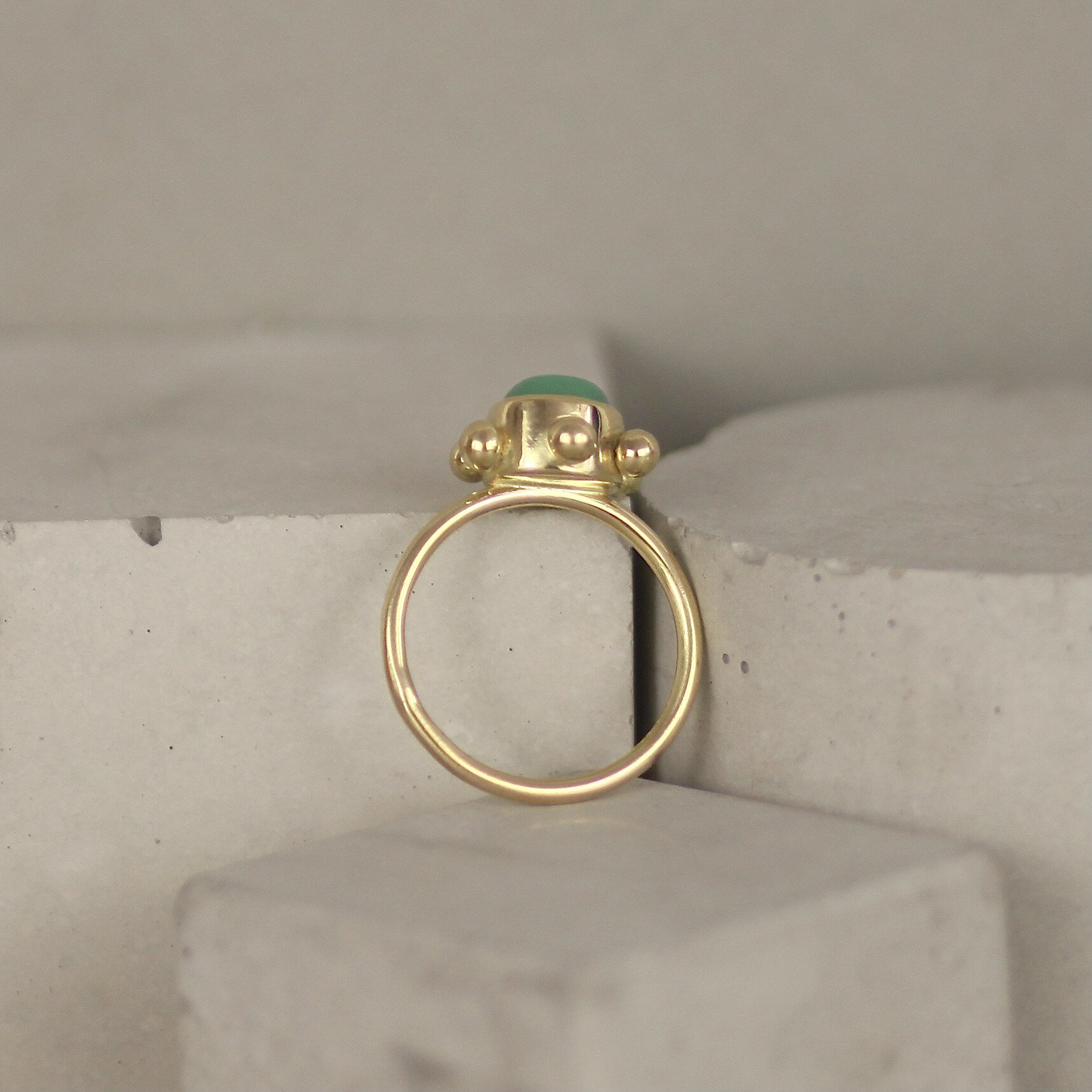 18ct_yellow_recycled_gold_studded_small_round_chrysoprase_ring_400.jpg