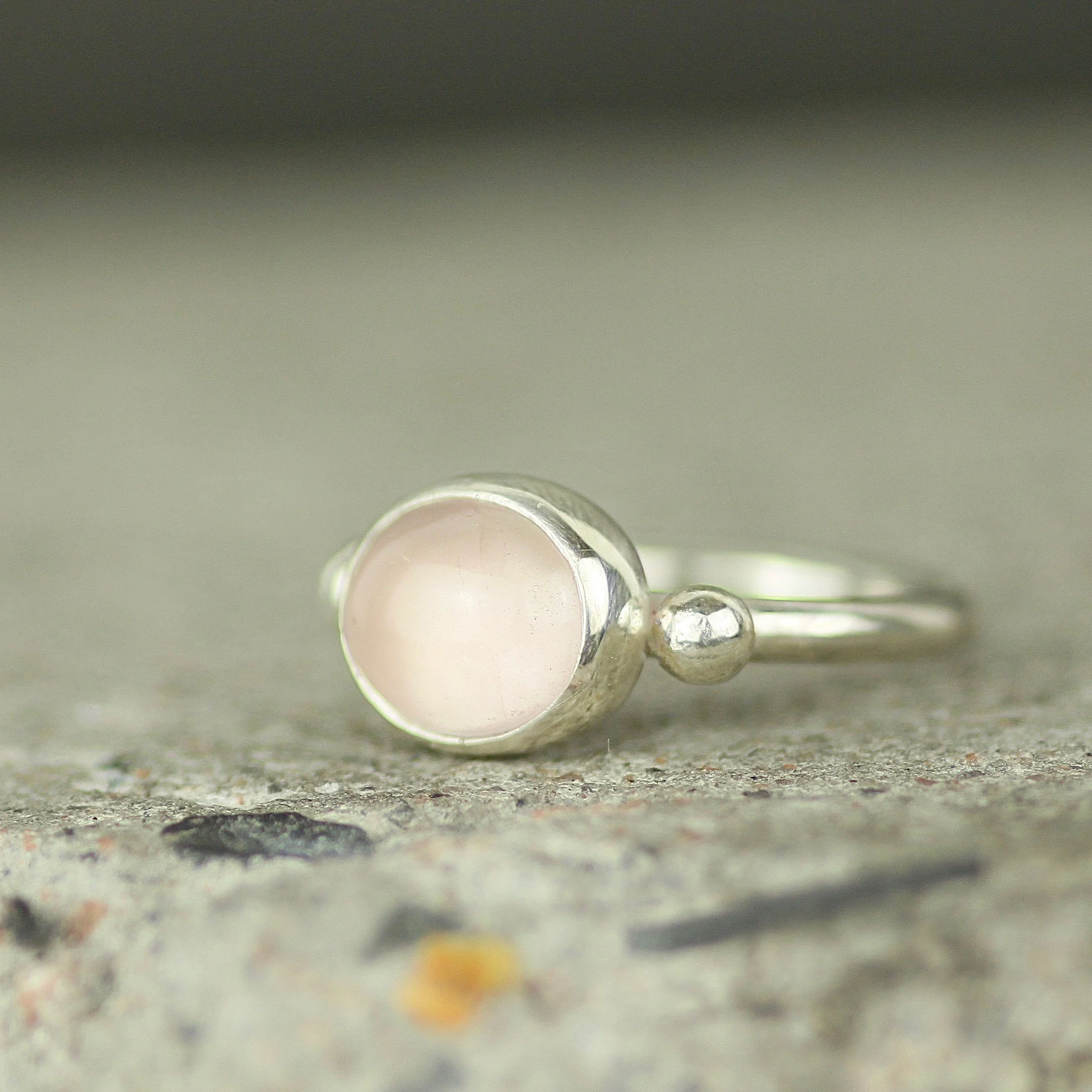 rose quartz studded silver ring.jpg