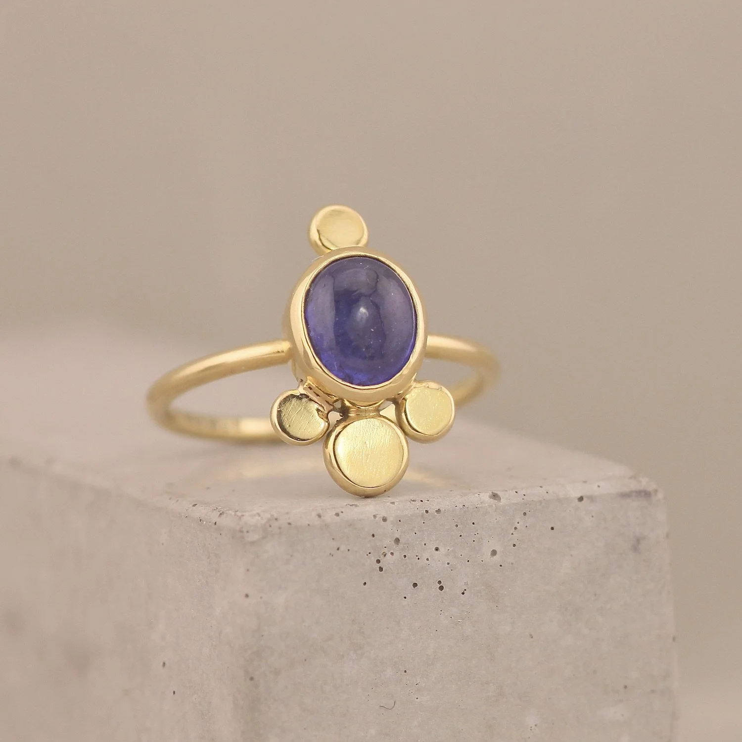 18ct Gold Oval Tanzanite Portal Ring