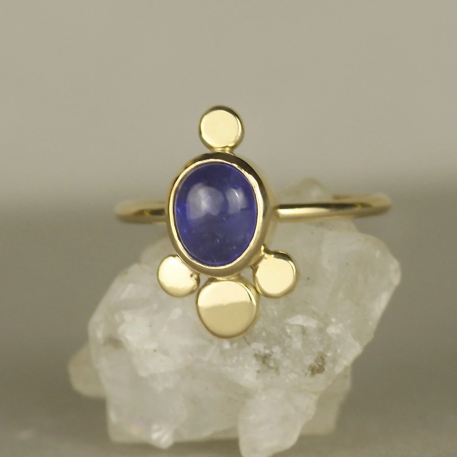 18ct yellow gold oval tanzanite Portal ring.JPG
