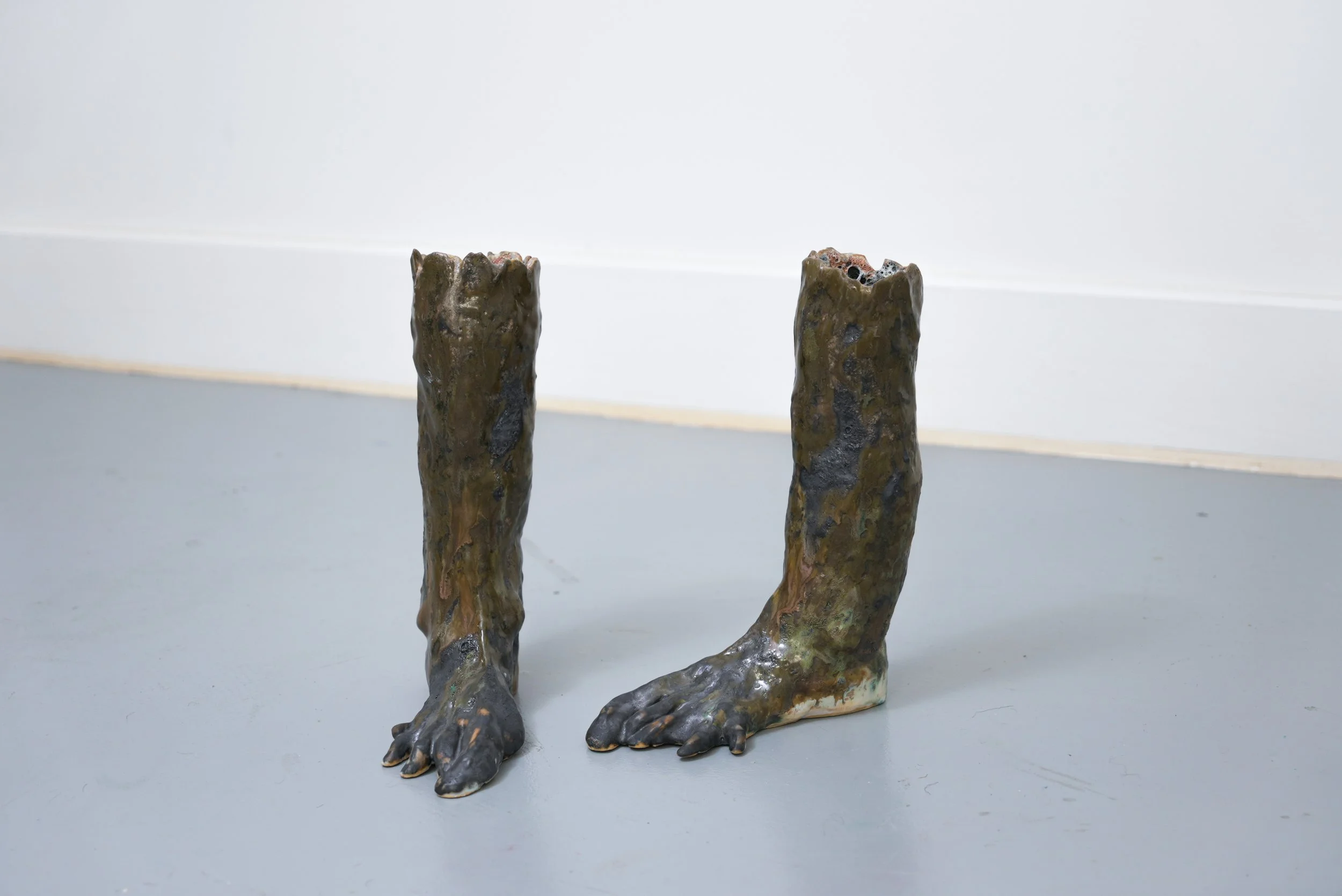 Alex Morante 
 Girdled Roots, 2026  
Glazed stoneware 
28.5 x 32 x 22 cm, set of 2 works 
£1,500 
 