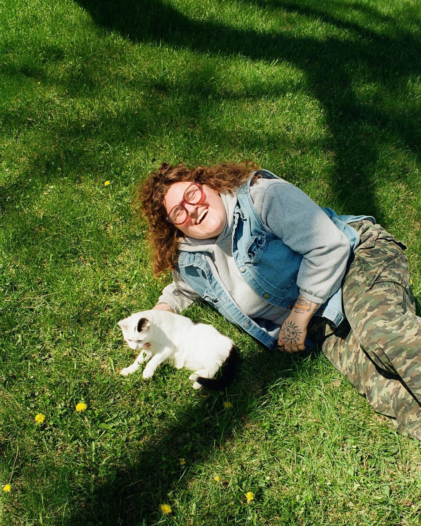 Rolling around in the grass with Jelly Thyme 💛