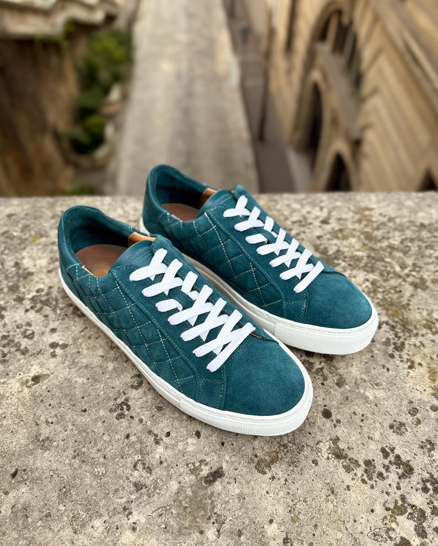 Bonne rentr&eacute;e &agrave; tous !

La couleur du grand large restera avec vous gr&acirc;ce &agrave; cette V2 - CLUB / P&eacute;trole

#sneakers #baskets #artisanal #handmade #petrole #couture #matelass&eacute; #paris #ocean #matchingnumbers_paris