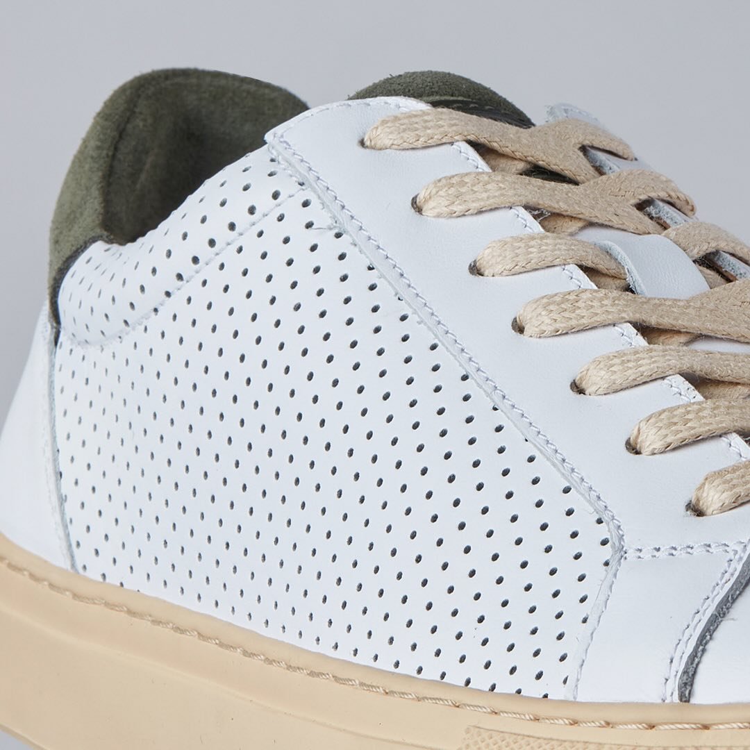 V2 - SPRINT / Kaki

Ici, m&ecirc;me le choix du diam&egrave;tre et l&rsquo;espacement des perforations ont fait l&rsquo;objet d&rsquo;un soin tout particulier pour obtenir la meilleure harmonie visuelle

#sneakers #baskets #elegance #chic #raffinemen