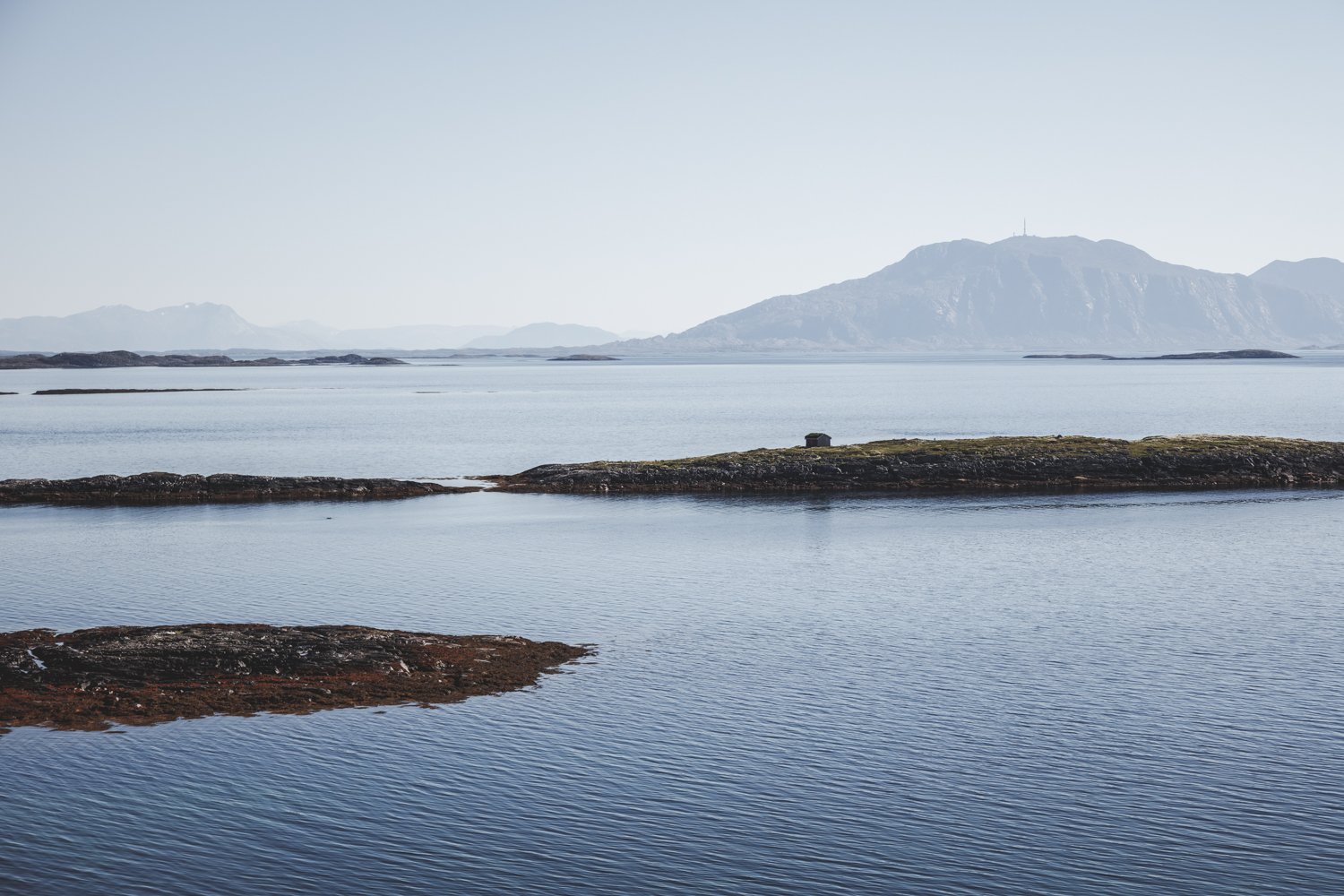 Norway is a country that only recently found its fortune in the oil fields of the North Sea. Before that you lived off the sparse flat land areas available for farming, and the backbone it took to row out into the Norwegian Sea to land a good catch.