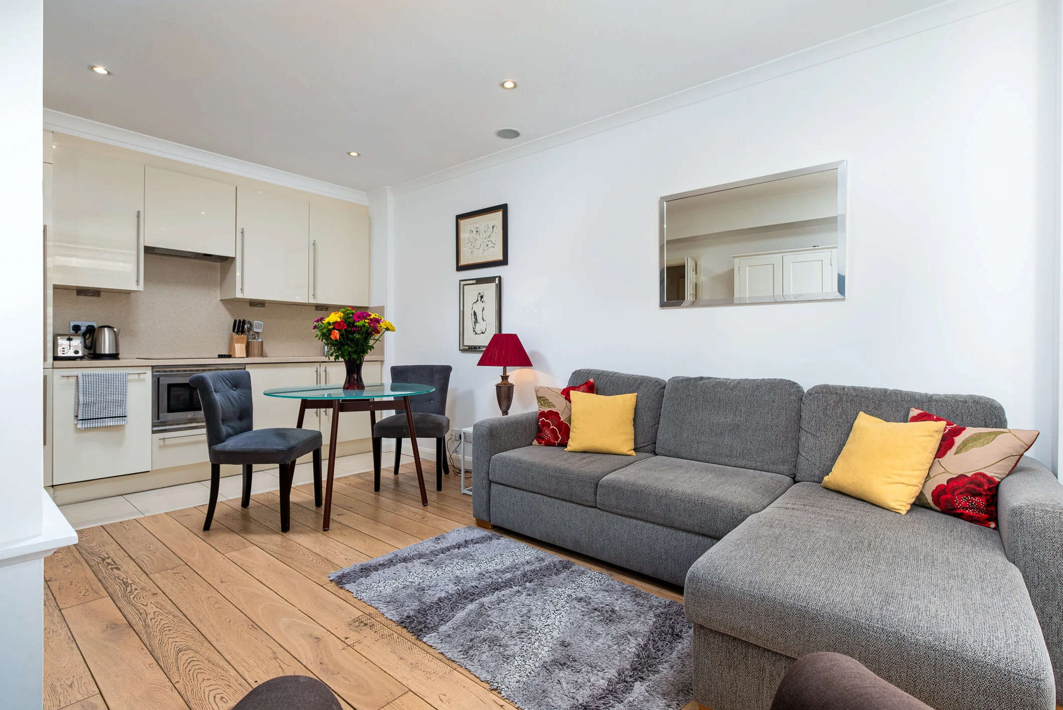 Apartment 205, Sloane Avenue 