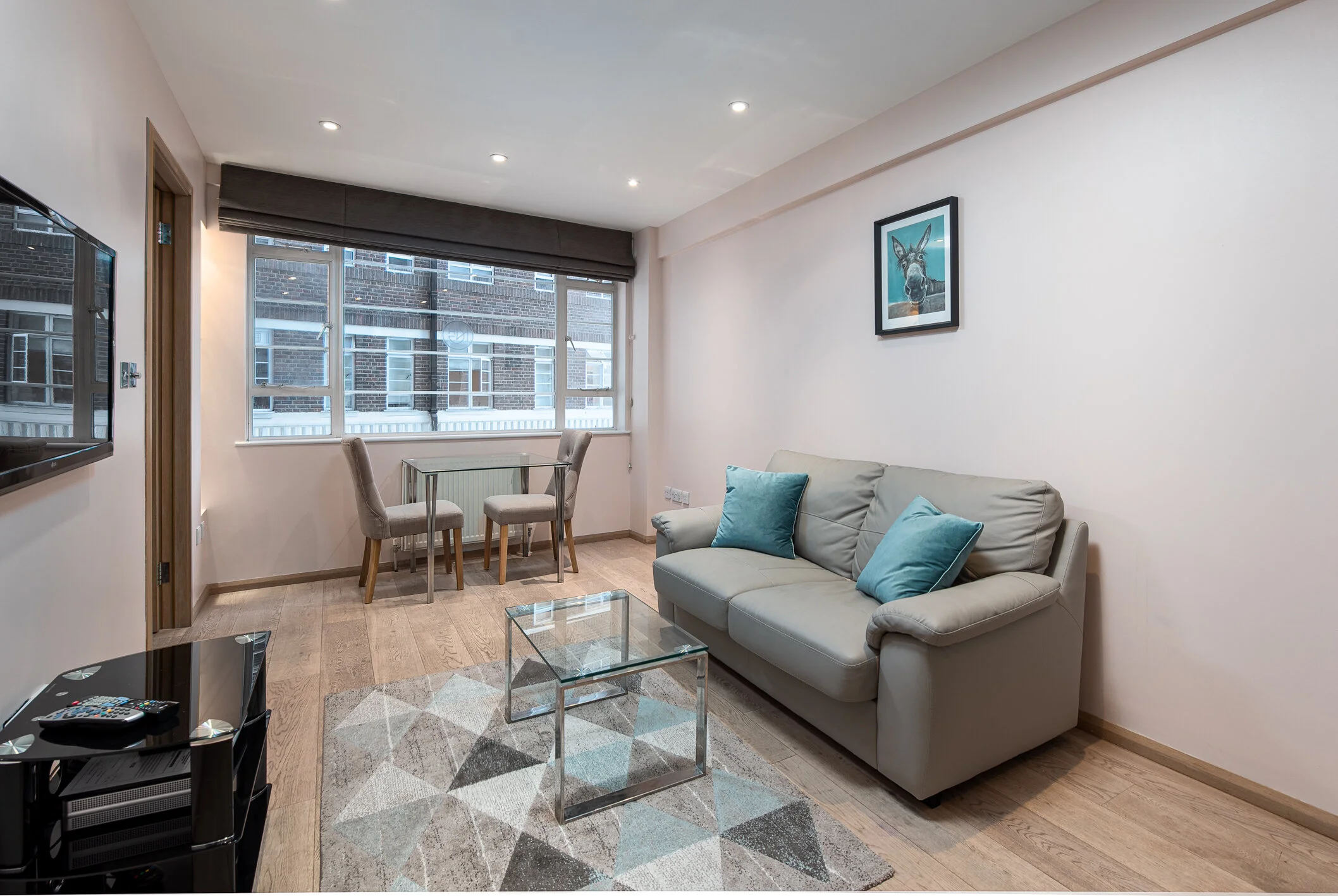 Apartment 216, Sloane Avenue 