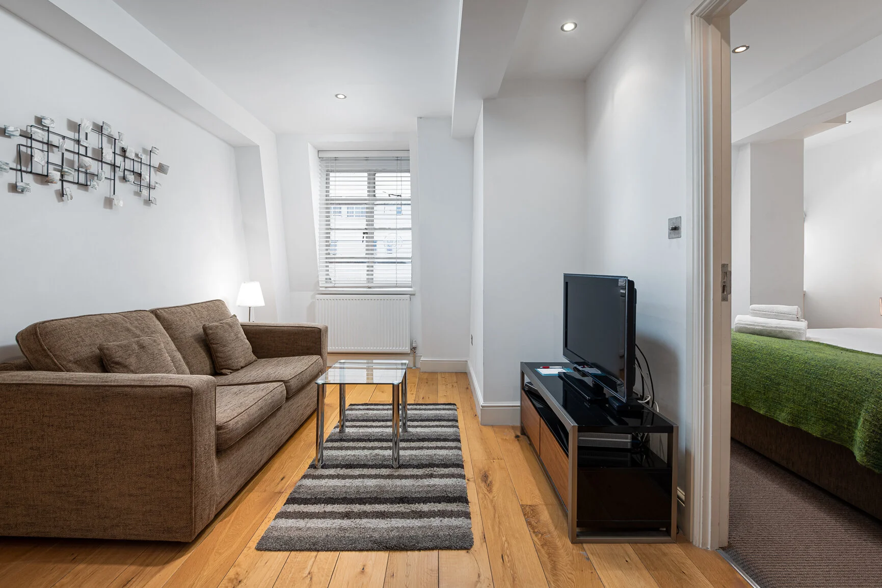 Apartment 818, Sloane Avenue 