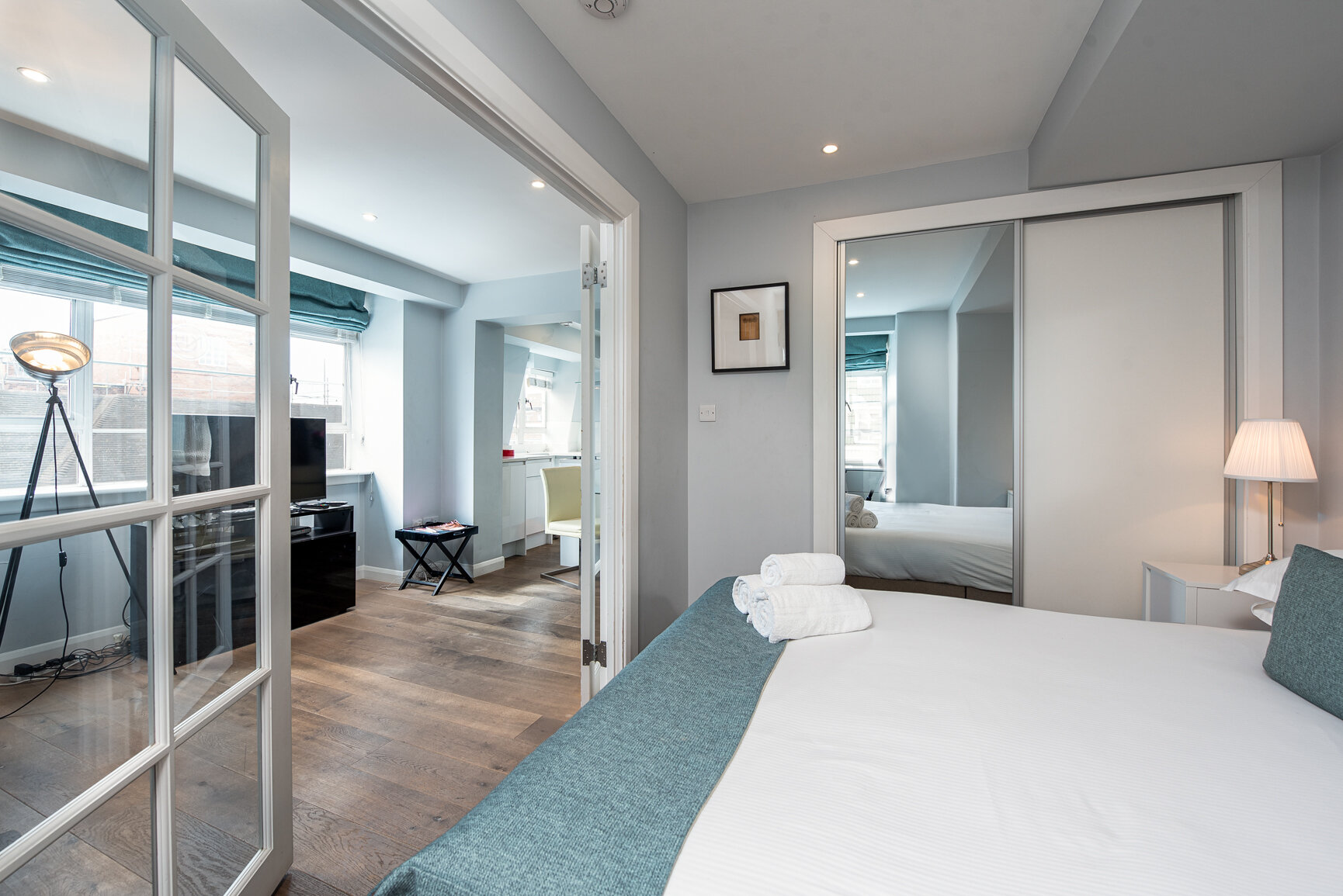 Apartment 830, Sloane Avenue 