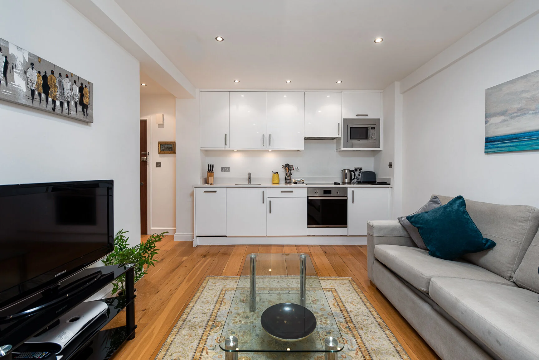 Apartment 305, Sloane Avenue  