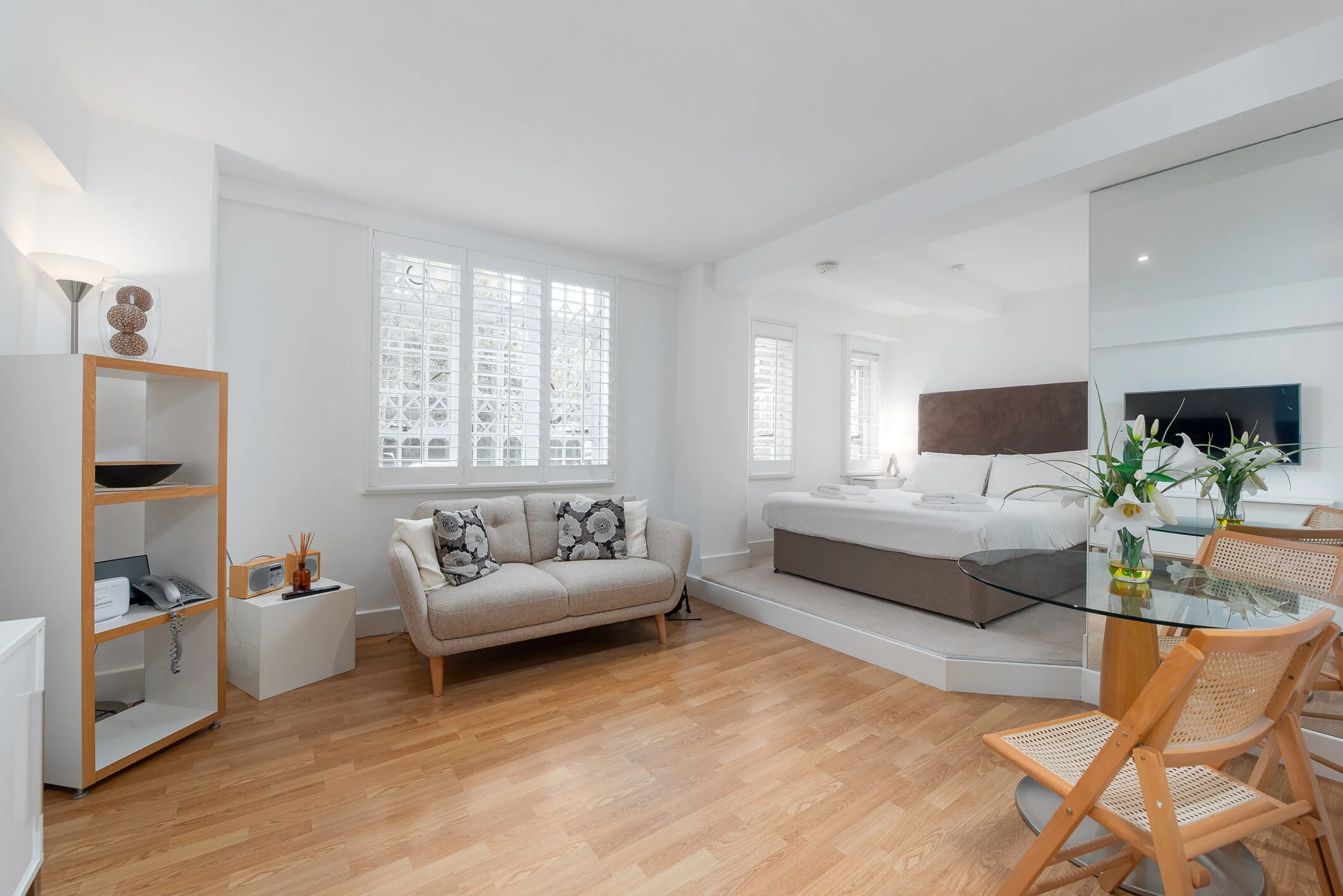 Apartment 001, Sloane Avenue 
